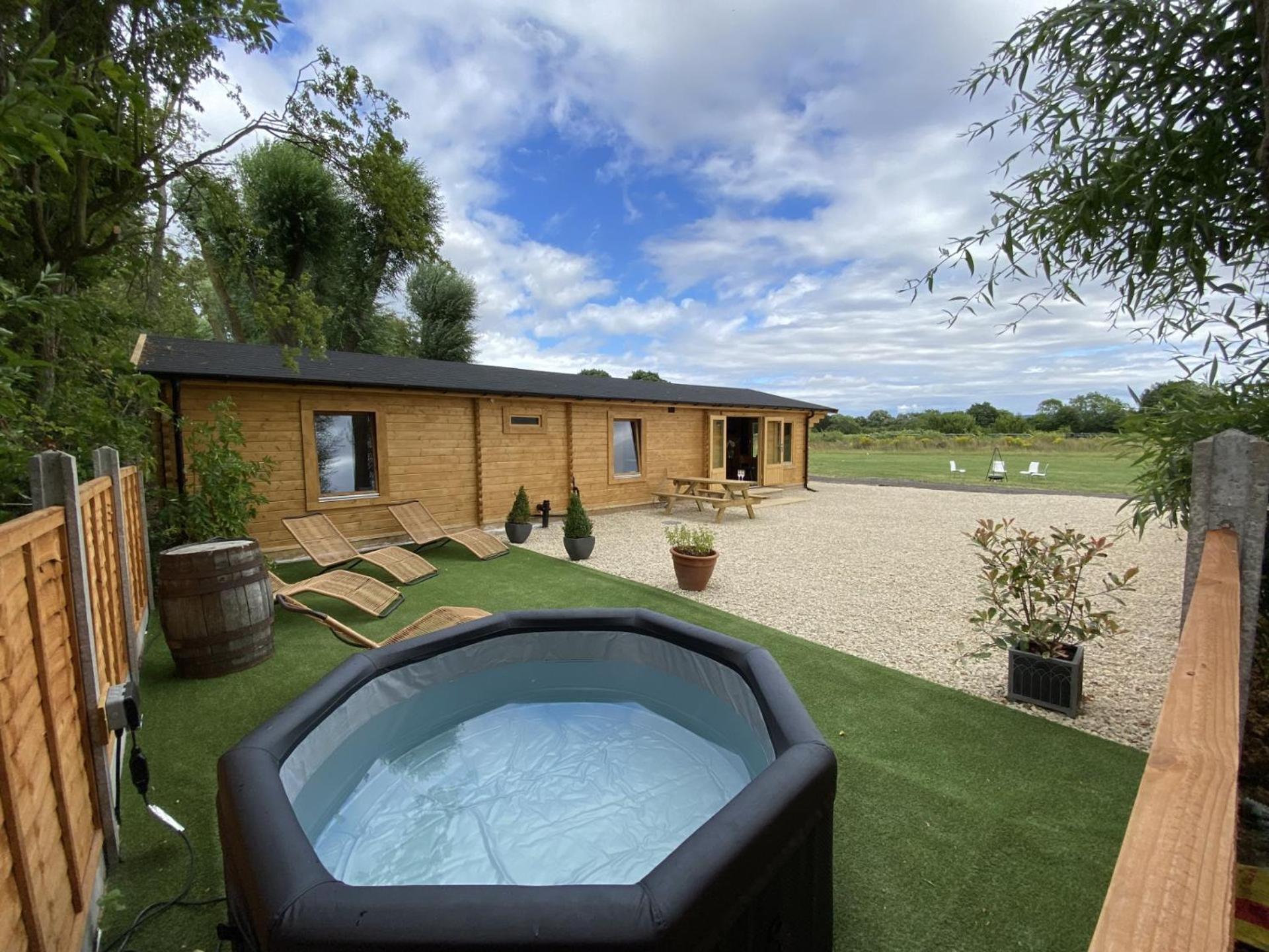 Inviting 3-Bedroom Lodge In Ashton Under Hill Evesham Exterior foto